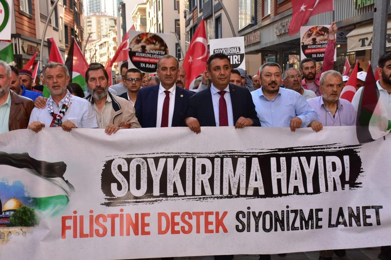BAŞKANIMIZ, SOYKIRIMA HAYIR, FİLİSTİN'E DESTEK YÜRÜYÜŞÜNE KATILDI