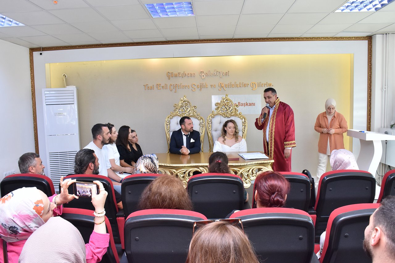 BAŞKANIMIZ, HANİFE GÜNGÖR VE ONUR SARAÇ ÇİFTİMİZİN NİKAH AKİTLERİNİ GERÇEKLEŞTİRDİ