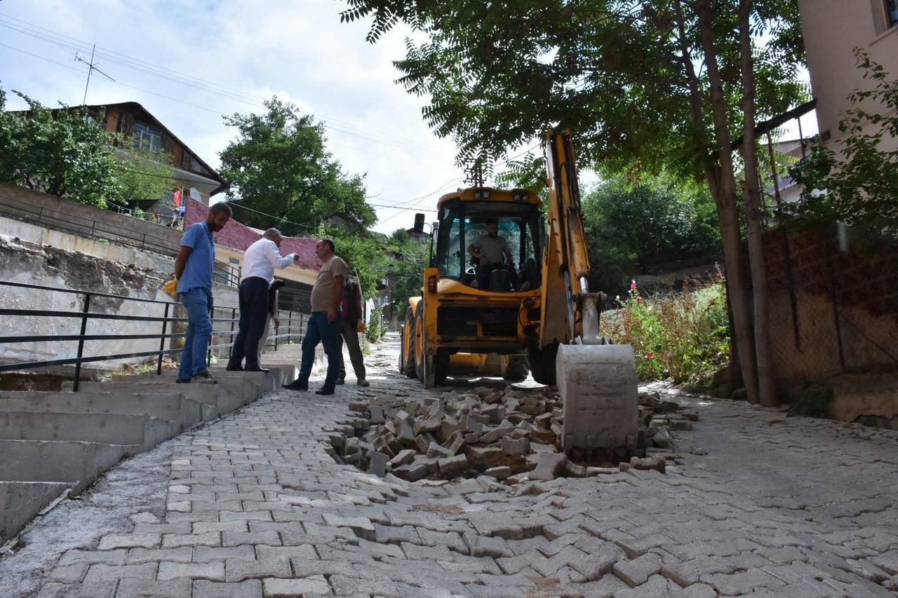 SU VE KANALİZASYON VE PARK VE BAHÇELER MÜDÜRLÜĞÜMÜZ, HUMMALI BİR ŞEKİLDE ÇALIŞMALARINI YÜRÜTÜYOR