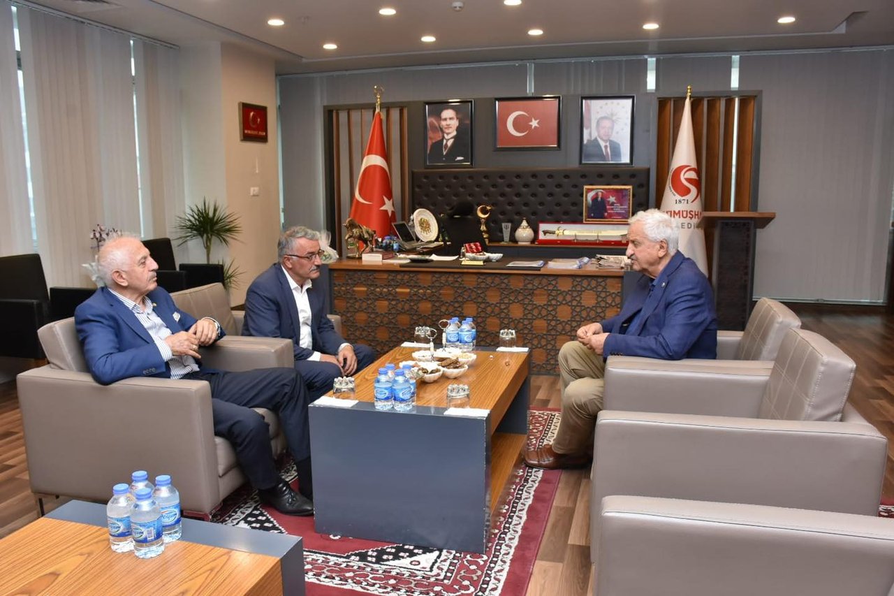 ESKİ BAKANIMIZ SAYIN MAHMUT OLTAN SUNGURLU, BELEDİYE BAŞKAN VEKİLİMİZ MUSTAFA KÖPRÜLÜ'YE ZİYARET