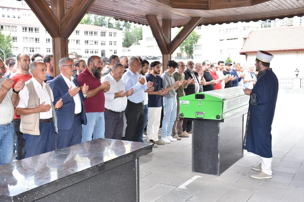 BELEDİYE BAŞKAN VEKİLİMİZ MUSTAFA KÖPRÜLÜ, MENŞURE KOCAGÖZ'ÜN CENAZE TÖRENİNE KATILDI