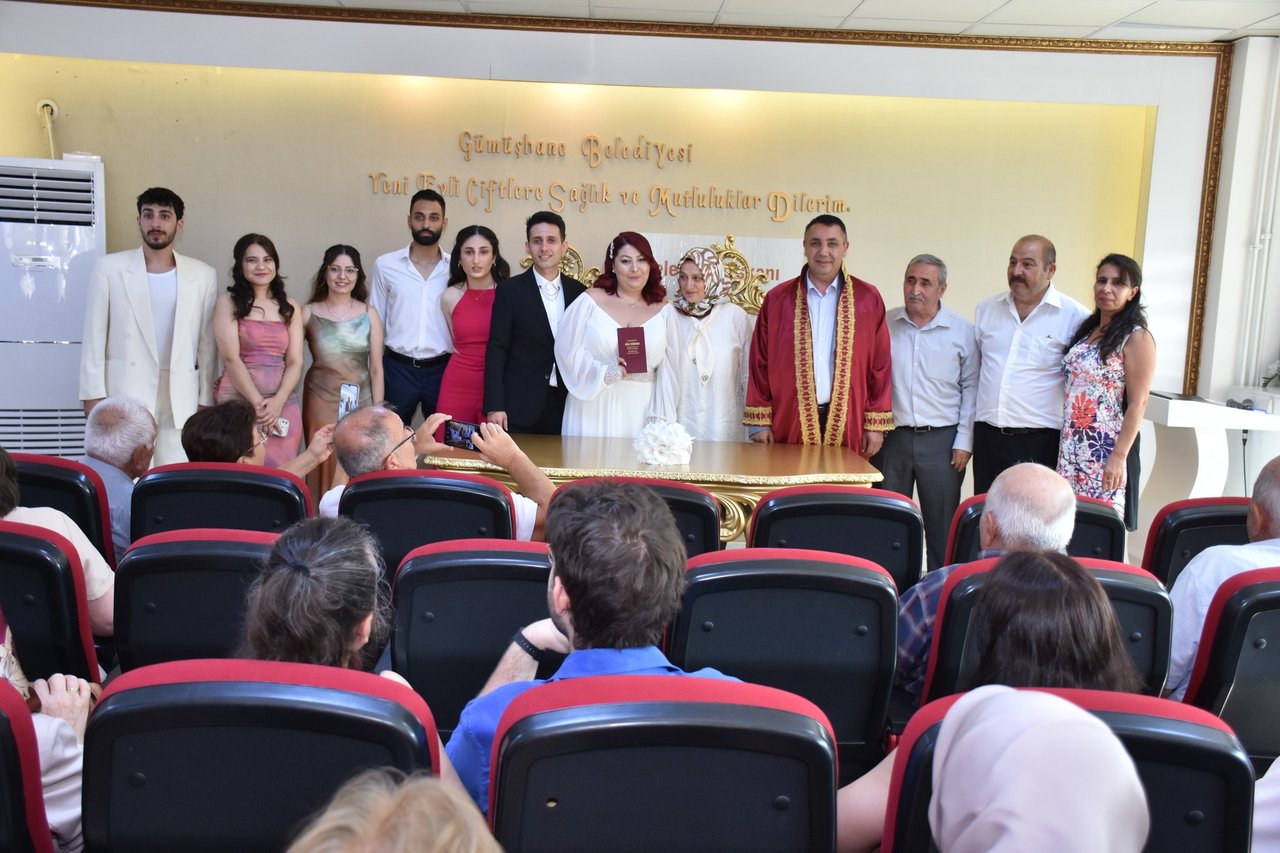 BAŞKANIMIZ, GİZEM ÖZTEN VE UĞUR BORA PERKTAŞ ÇİFTİMİZİN NİKAHLARINI KIYDI