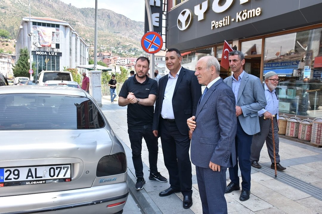 BAŞKANIMIZ, FUADİYE VE ATATÜRK CADDEMİZDE ESNAFLARLARIMIZLA HASBİHAL ETTİ.