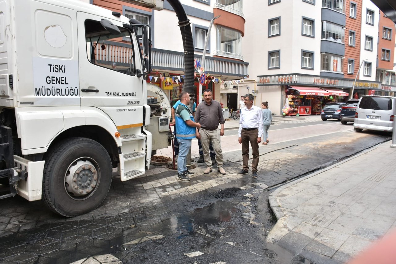 BAŞKANIMIZ, KANAL TEMİZLEME ÇALIŞMALARINI YERİNDE İNCELEDİ