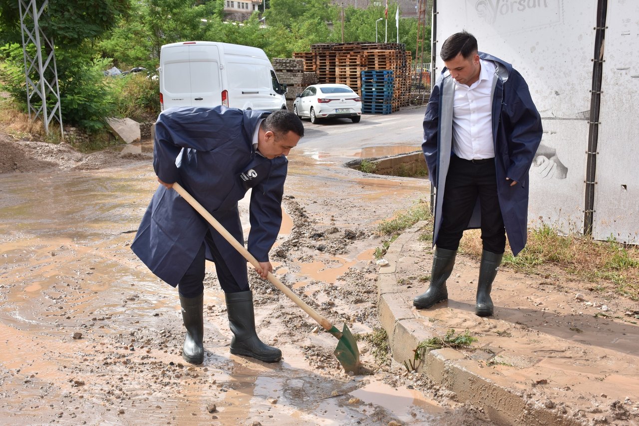 BAŞKANINIMIZ, KANAL TEMİZLEME ÇALIŞMALRINI İNCELEDİ