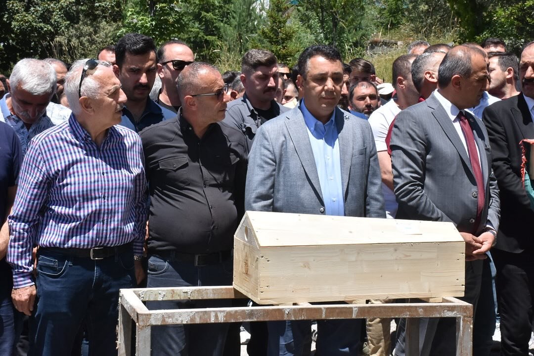 BAŞKANIMIZ, SÜLEMAYMAN ÖZER VE AMİNE AKSU’NUN CENAZE TÖRENLERİNE KATILDI