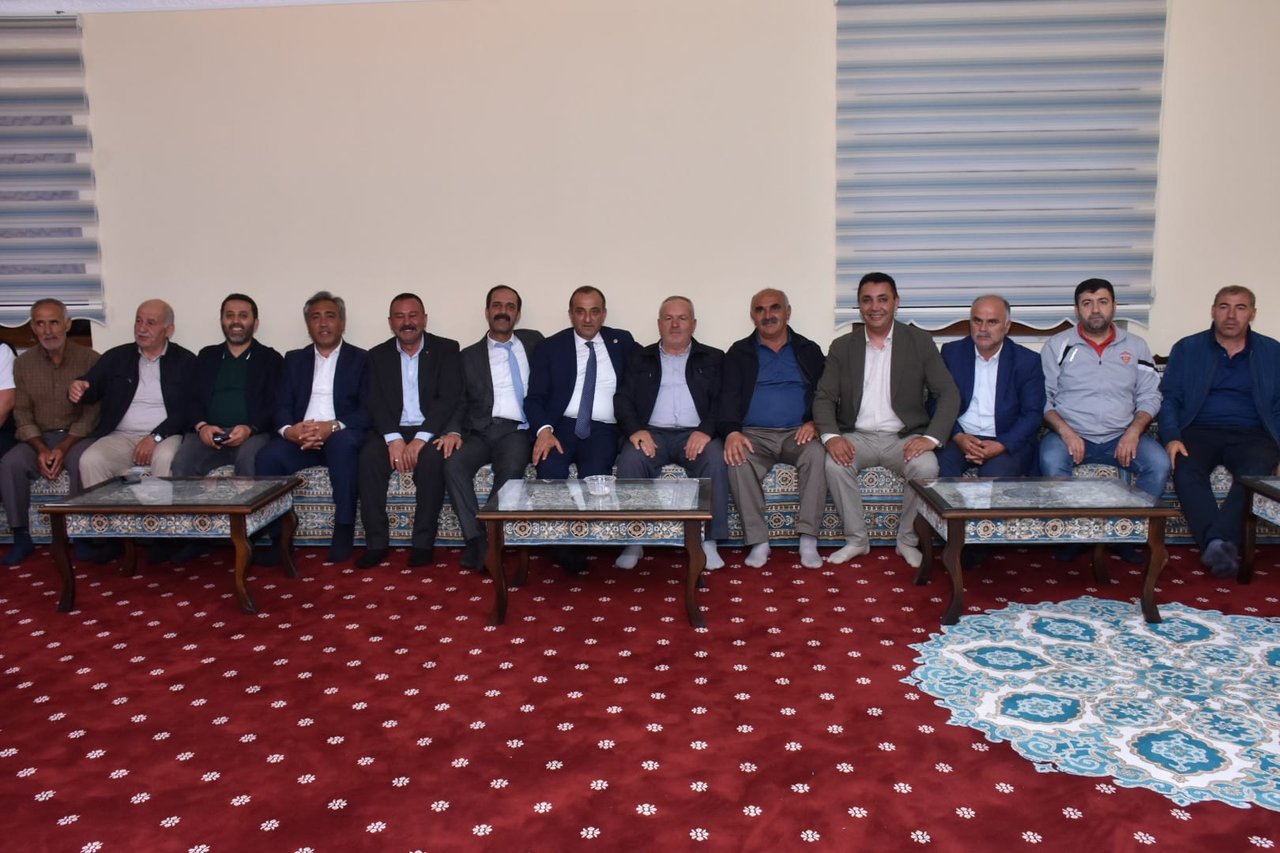 BAŞKANIMIZ, KÖSE İLÇEMİZ YAYLIM KÖYÜ SAKİNLERİNDEN VEFAT EDEN BAYRAM DEMİR’E TAZİYE ZİYARETİ