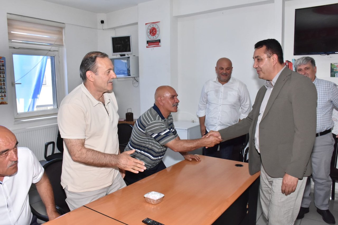BAŞKANIMIZ, MHP GÜMÜŞHANE İL BAŞKANLIĞIMIZDA PARTİLİLERİMİZ VE VATANDAŞLARIMIZLA BAYRAMLAŞTI
