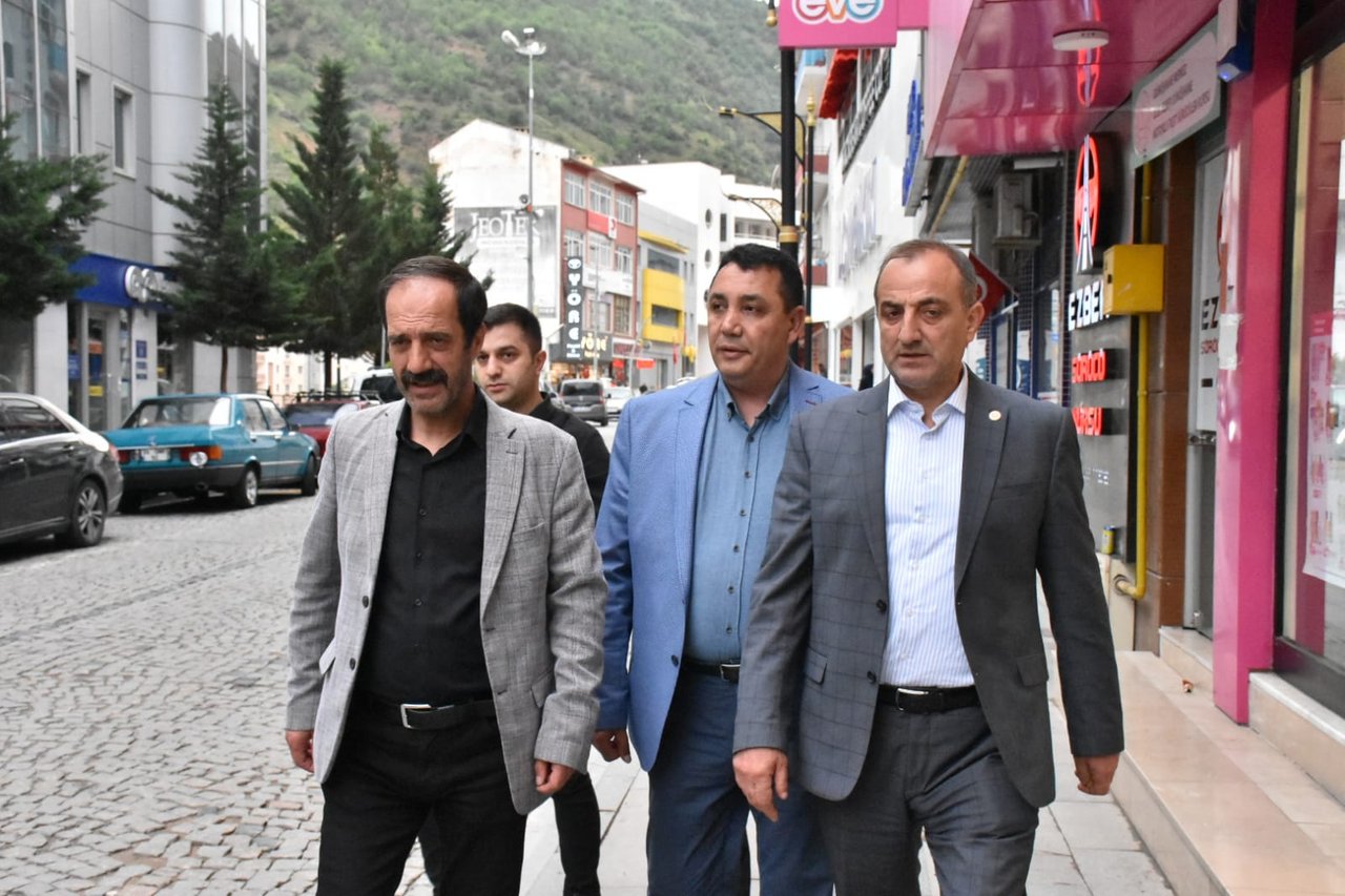 MİLLETVEKİLİMİZ SAYIN MUSA KÜÇÜK, İL BAŞKANIMIZ SAYIN METE KAYA İLE BİRLİKTE ESNAF VE VATANDAŞLARIMIZLA HASBİHAL ETTİ