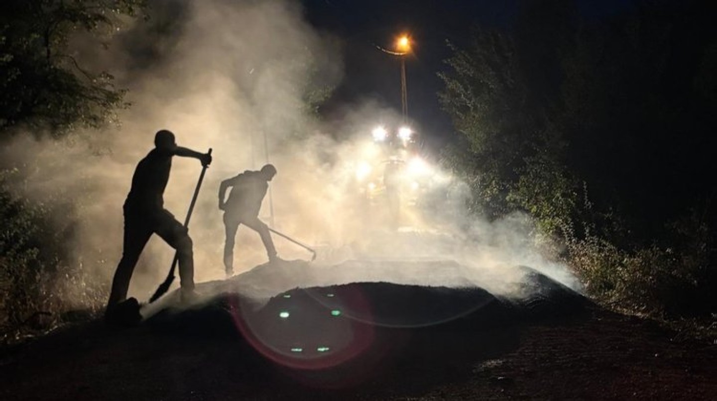 ASFALTLAMA ÇALIŞMALARIMIZI GECE GÜNDÜZ DEMEDEN, ARALIKSIZ SÜRDÜRÜYORUZ