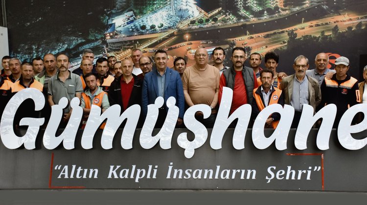 BAŞKANIMIZ, 1 MAYIS’TA ÇALIŞAN İŞÇİLERLE KAHVALTIDA BULUŞTU