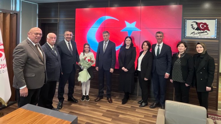 BAŞKANIMIZ, 23 NİSAN’DA BAŞKANLIK KOLTUĞUNU AZRA CANLI’YA DEVRETTİ
