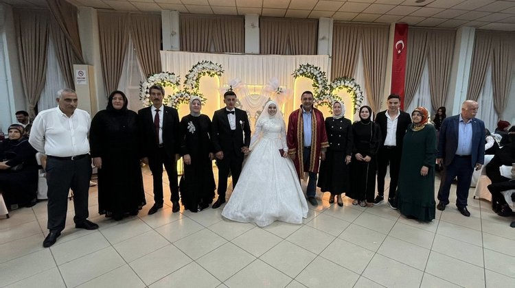 BAŞKANIMIZ, ESRA MERAL VE MEVLÜT CAN YILMAZ ÇİFTİNİN DÜĞÜNLERİNDE NİKAH AKİTLERİNİ GERÇEKLEŞTİRDİ