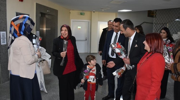 BAŞKANIMIZ, GÜMÜŞHANE DEVLET HASTANESİ’Nİ ZİYARET ETTİ 8 MART DÜNYA KADINLAR GÜNÜ'NÜ KUTLADI