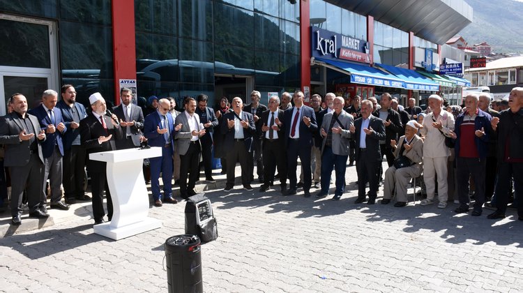 BAŞKANIMIZ, HACI ADAYLARIMIZI, DUALARLA UĞURLADI
