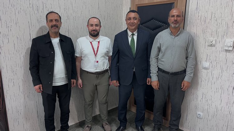 BAŞKANIMIZ, HASTANEMİZİN BAŞHEKİMLİĞİNE ATANAN BERKAY CİHAN ÜREYENER’İ ZİYARET ETTİ