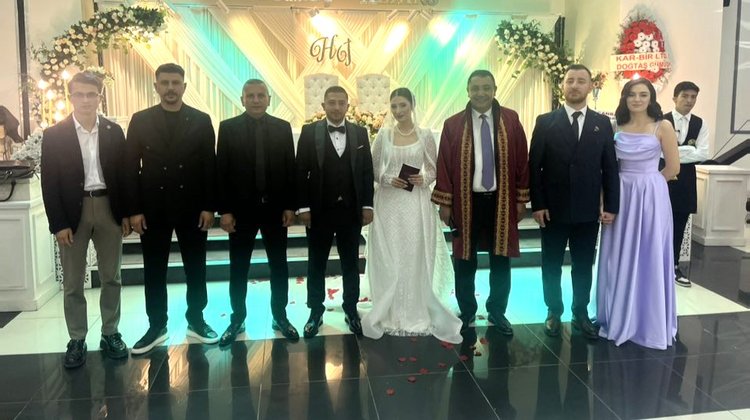 BAŞKANIMIZ, HATİCE KİRAZ VE İZZET UĞUR ÇİFTİNİN NİKAH AKİTLERİNİ GERÇEKLEŞTİRDİ