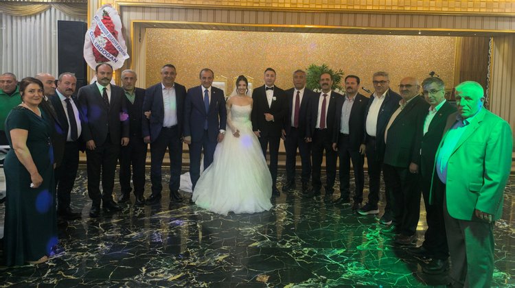 BAŞKANIMIZ, HATİCE NUR ÖZGÜR VE TUGAY YAVUZ KARDEŞLERİMİZİN DÜĞÜN TÖRENİNE KATILDI