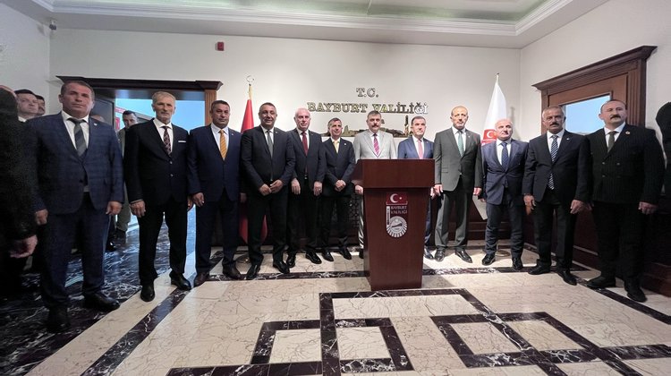 BAŞKANIMIZ, İÇİŞLERİ BAKANIMIZ SAYIN MUSTAFA ÇİFTÇİ’Yİ, BAYBURT’TA KARŞILADI