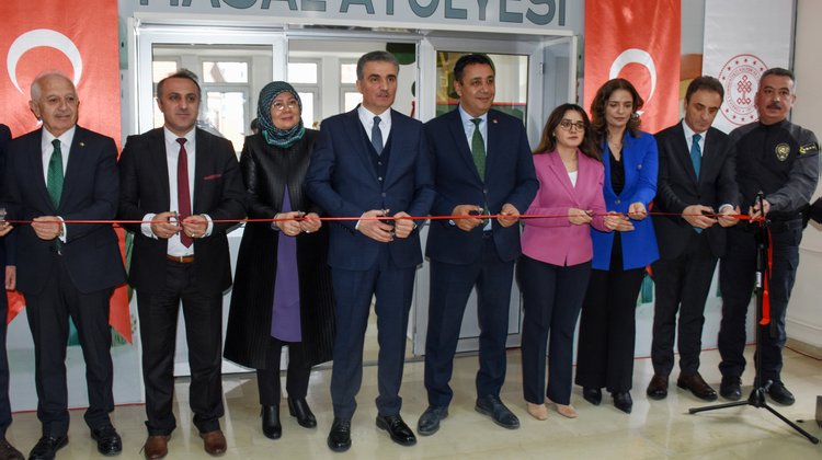 BAŞKANIMIZ, İL KÜLTÜR VE TURİZM MÜDÜRLÜĞÜ BİNASINDA KURULAN MASAL ATÖLYESİ’NİN AÇILIŞINA KATILDI