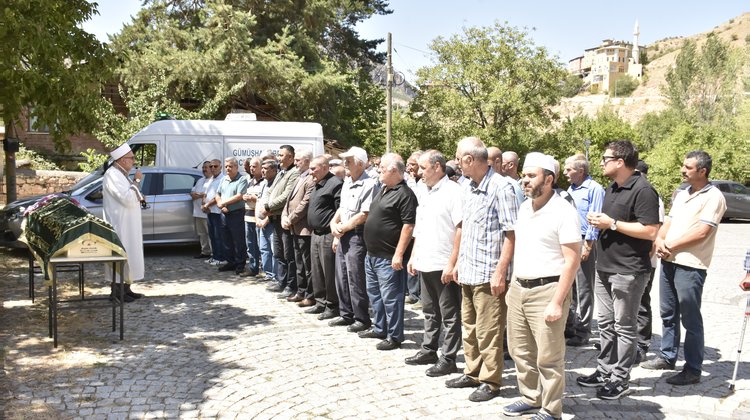 BAŞKANIMIZ, İLİMİZ BAĞLARBAŞI MAHALLESİ SAKİNLERİNDEN EMİNE KARAARSLAN'I EBEDİYETE UĞURLADI