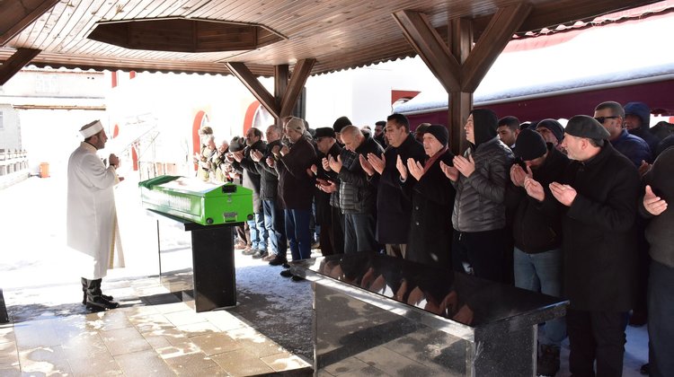 BAŞKANIMIZ, İLİMİZ BAĞLARBAŞI MAHALLESİ SAKİNLERİNDEN ÖZLEM ÇUBUKÇU'YU EBEDİYETE UĞURLADI
