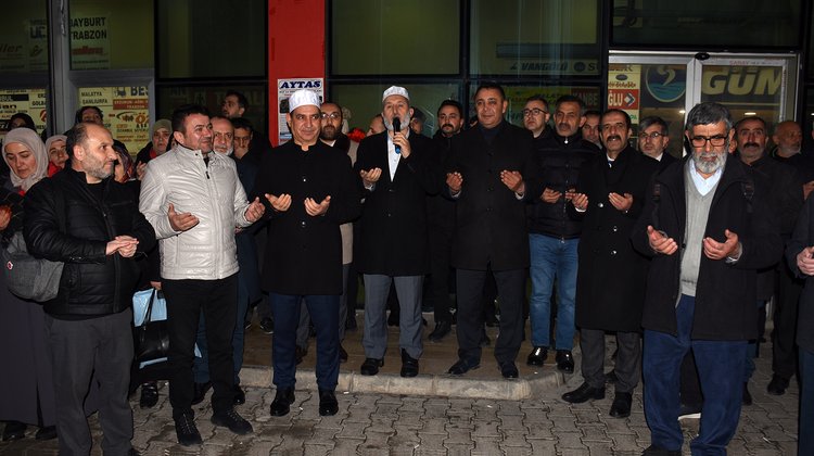BAŞKANIMIZ, İLİMİZDEN UMREYE GİDEN HEMŞEHRİLERİMİZ İÇİN DÜZENLENEN UĞURLAMA TÖRENİNE KATILDI