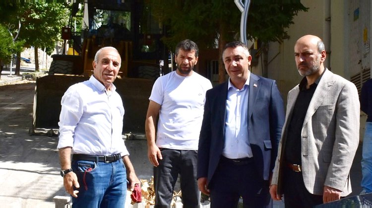 BAŞKANIMIZ, KARAER MAHALLEMİZDE, PARKE YENİLEME ÇALIŞMALARINI YERİNDE İNCELEDİ