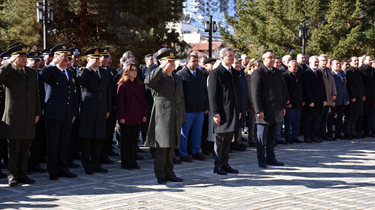 BAŞKANIMIZ, KURTULUŞ PROGRAMIMIZ KAPSAMINDA, ANIT ÖNÜNDEKİ TÖRENE KATILARAK ÇELENK SUNDU