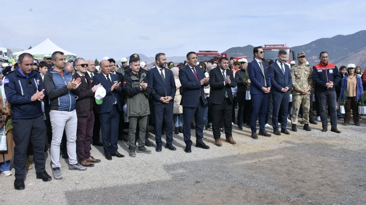 BAŞKANIMIZ, MİLLİ AĞAÇLANDIRMA GÜNÜ KAPSAMINDA, AĞAÇ DİKİM PROGRAMINA KATILDI