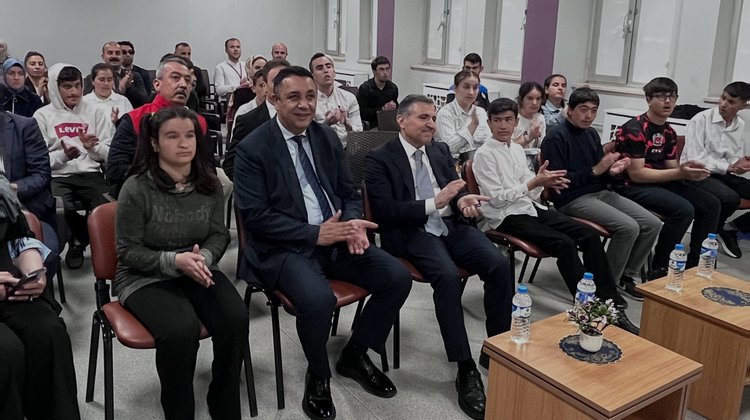 BAŞKANIMIZ, ÖZEL EĞİTİM MESLEK OKULU’NDA DÜZENLENEN ÖZEL ELLER SANAT SERGİSİ KATILDI