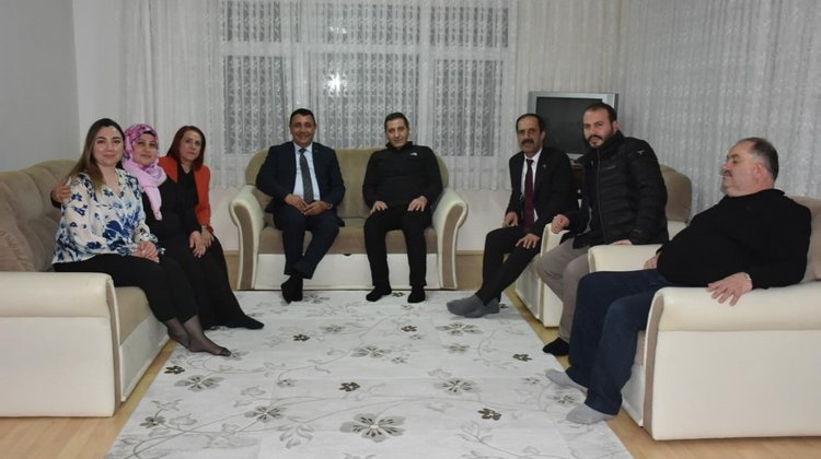 BAŞKANIMIZ, ŞEHİT MURAT AKÇAY’IN BİZLERE EMANETİ OLAN KIYMETLİ AİLESİNE ZİYARETTE BULUNDU