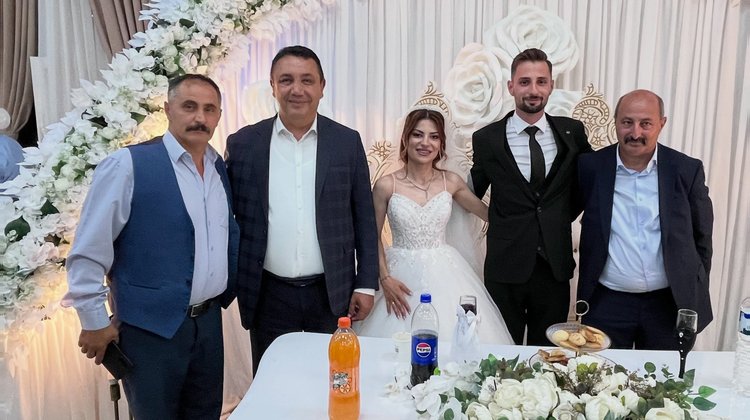 BAŞKANIMIZ, SİNEM ÇİFTÇİ VE MURATHAN BAYIR KARDEŞLERİMİZİN DÜĞÜN TÖRENİNE KATILDI