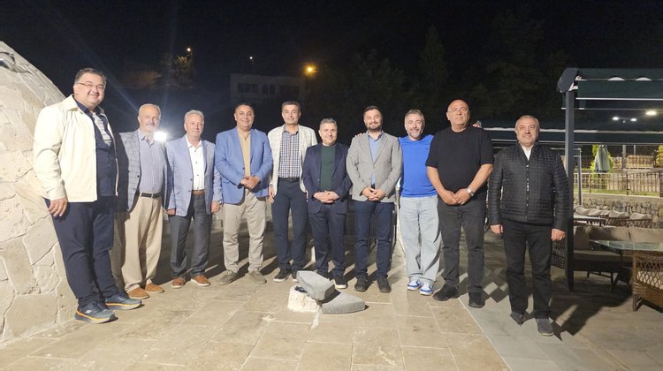 BAŞKANIMIZ, SÜLEYMANİYE MAHALLEMİZDE DEĞERLİ SANATÇIMIZ RESUL DİNDAR İLE BİR ARAYA GELDİ