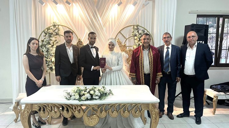 BAŞKANIMIZ, SÜMEYYE YAĞIZ VE EMRE CEYLAN ÇİFTİNİN DÜĞÜN TÖRENLERİNE KATILDI