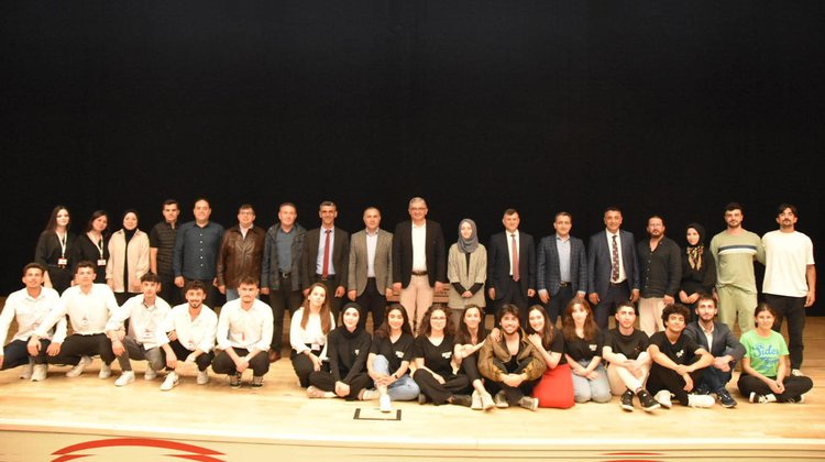 BAŞKANIMIZ TİYATRO GÖSTERSİNE KATILDI