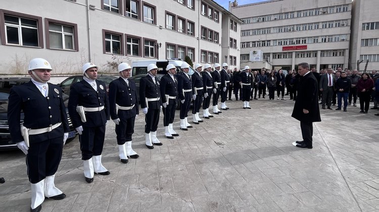 BAŞKANIMIZ, VALİMİZ SAYIN AYDIN BARUŞ’U VALİLİK BİNASI ÖNÜNDEN YENİ GÖREV YERİNE UĞURLADI
