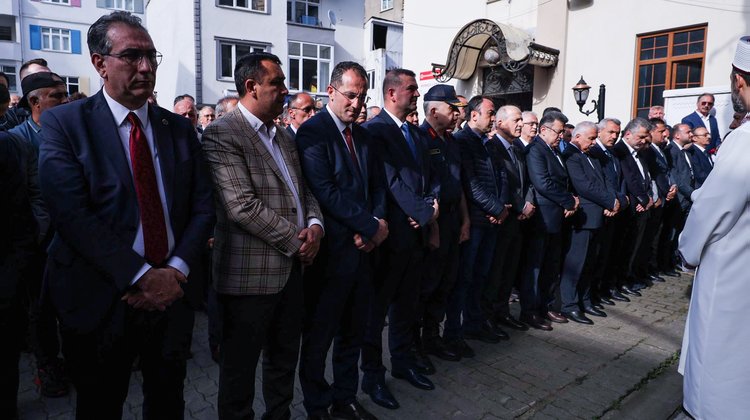 BAŞKANIMIZ YEREL YÖNETİMLER GENEL MÜDÜRÜ TURAN KONAK’IN ANNESİ HAVVA KONAK’I EBEDİYETE UĞURLADI